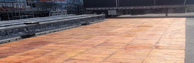 Carreaux de terrasse en cèdre rouge 4'x4'  usagées (pré-huilés couleur tabac)