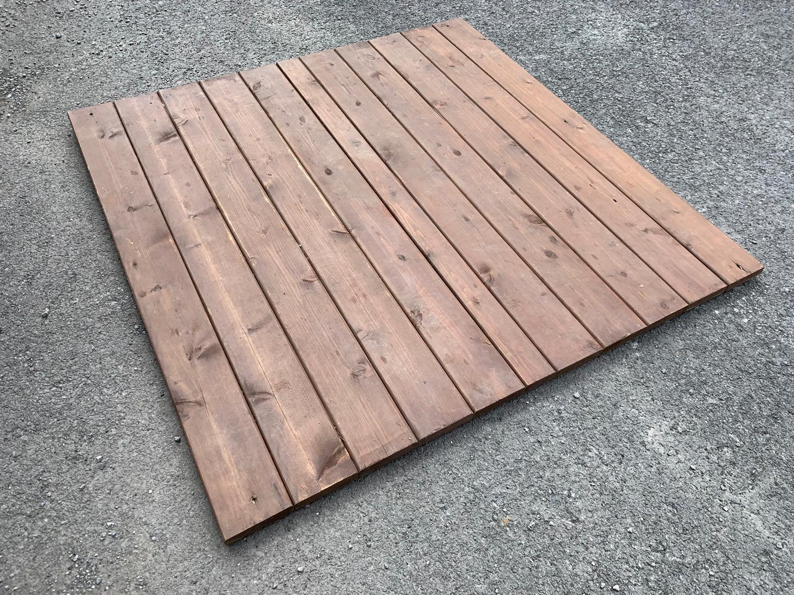 Carreaux de terrasse en cèdre rouge 4'x4'  usagées (pré-huilés couleur tabac)-2